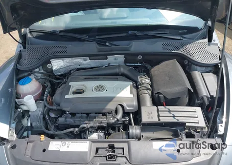 2013 Volkswagen Beetle 2.0T z USA, uszkodzony, nr VIN 3VW8A7AT8DM802832